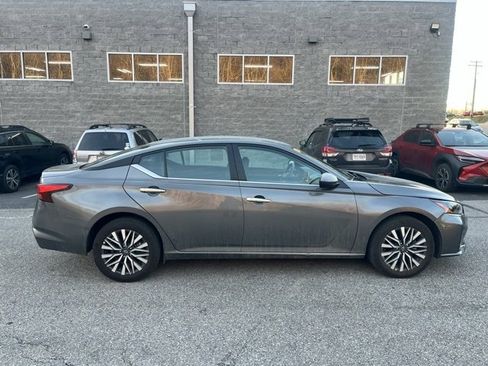 Certified 2025 Nissan Altima 2.5 SV image 8