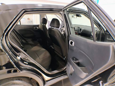 Used 2021 Hyundai Venue SE image 91