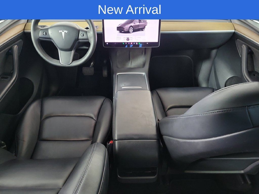 Used 2024 Tesla Model Y 2WD image 12