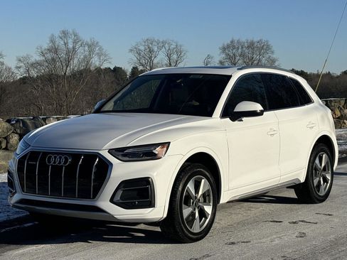 Used 2024 Audi Q5 Premium w/ Convenience Package image 12