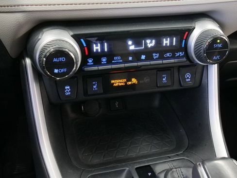 Used 2021 Toyota RAV4 XLE Premium image 21