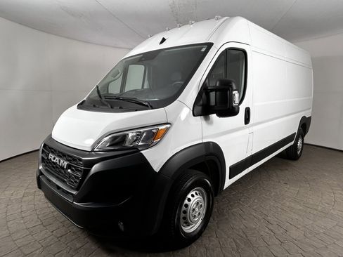 Used 2026 RAM ProMaster 2500 w/ Convenience Group FWD image 3