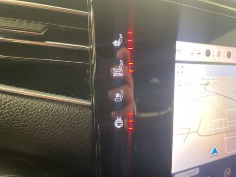 Used 2024 Jeep Wagoneer 4WD w/ HD Trailer Tow Package image 22