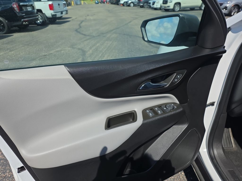 Used 2023 Chevrolet Equinox LS w/ LS Convenience Package AWD/4WD image 15