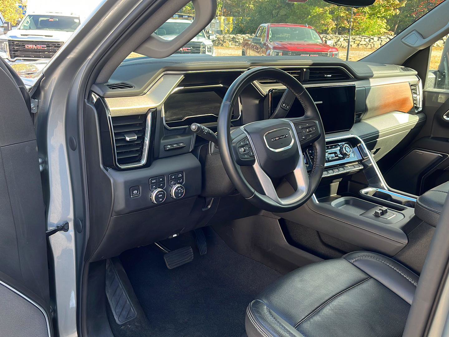 Used 2024 GMC Sierra 2500 Denali w/ Denali Reserve Package AWD/4WD image 13