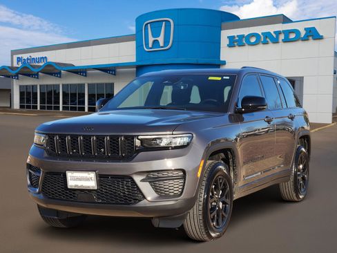 Used 2025 Jeep Grand Cherokee 4WD image 2