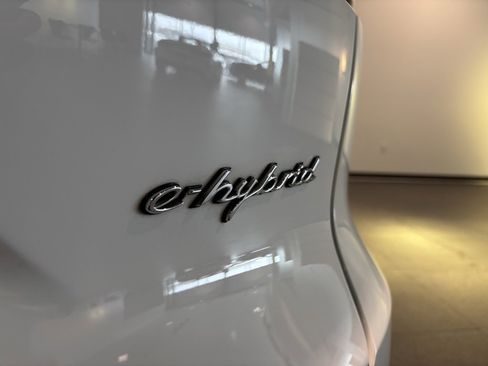 Used 2019 Porsche Cayenne E-Hybrid image 31