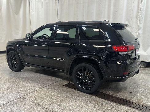 Used 2020 Jeep Grand Cherokee Altitude image 3