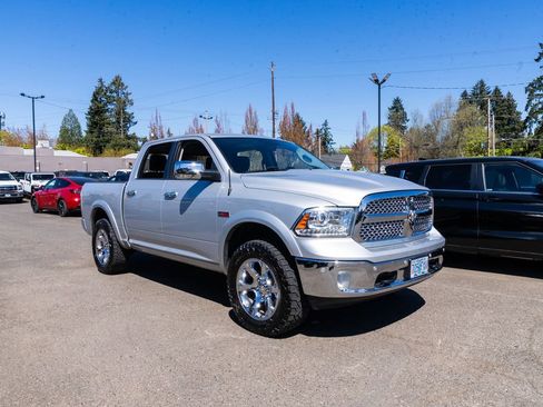 Used 2018 RAM 1500 Laramie w/ Convenience Group AWD/4WD image 27
