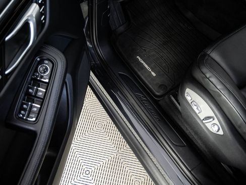 Used 2023 Porsche Macan AWD/4WD image 7
