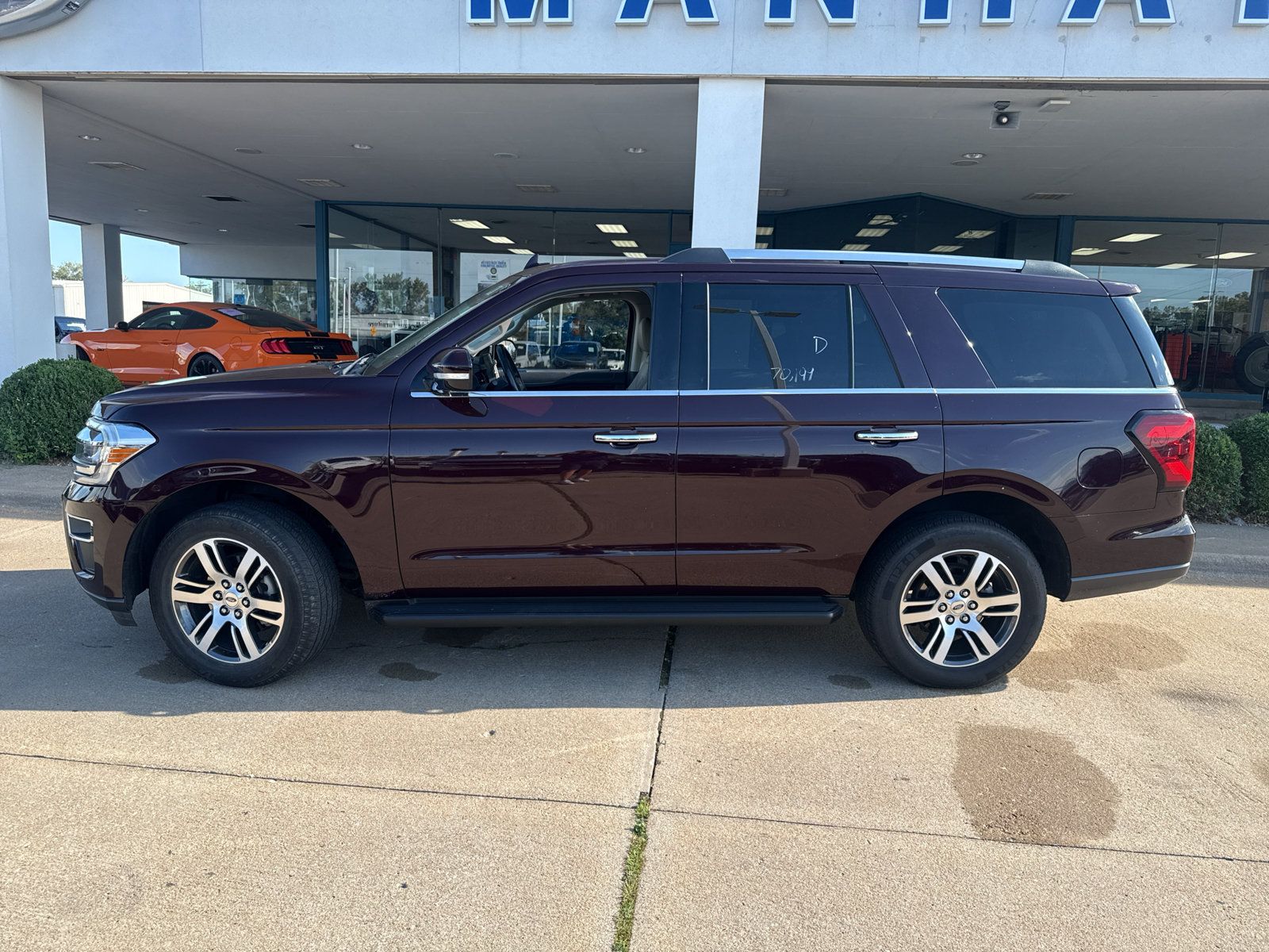Used 2024 Ford Expedition Limited AWD/4WD image 8
