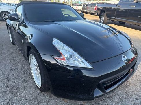 Used 2010 Nissan 370Z Touring RWD image 5