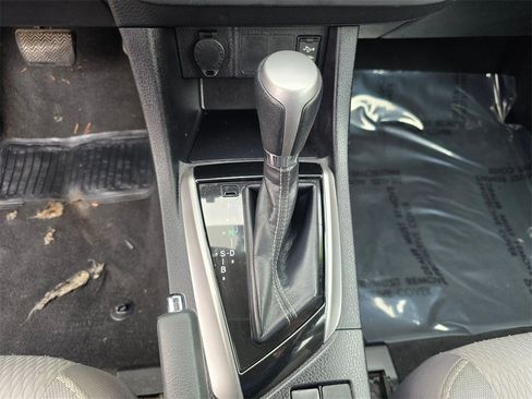 Used 2015 Toyota Corolla LE image 33