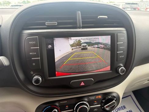 Used 2025 Kia Soul LX FWD image 5
