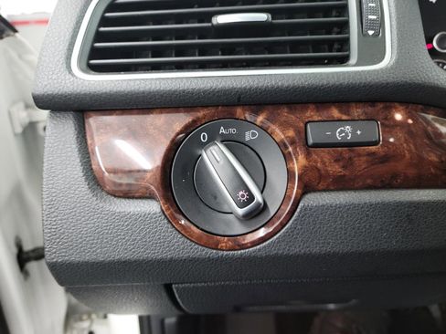 Used 2013 Volkswagen Passat 2.5 SEL Premium image 22