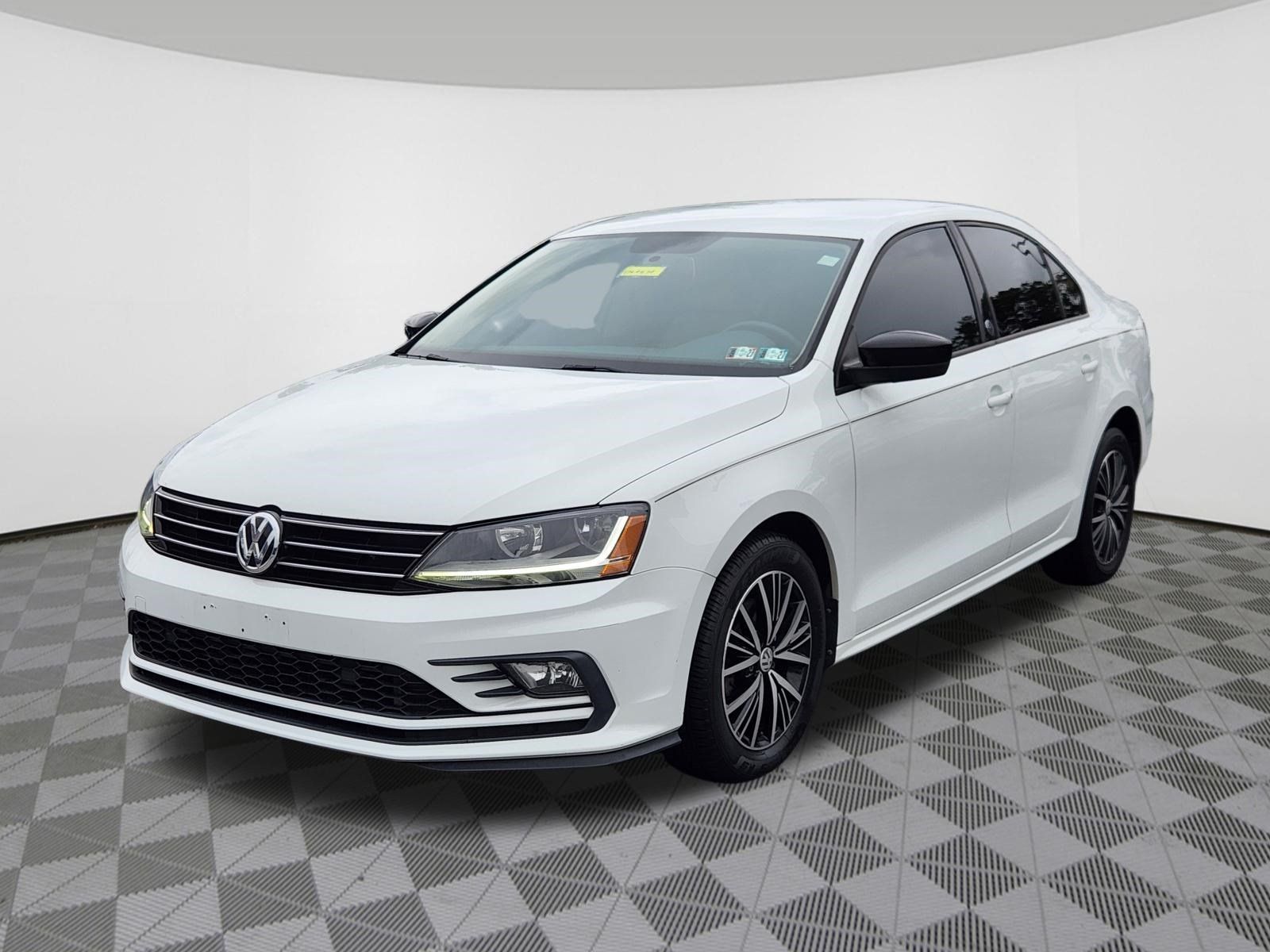 Used 2018 Volkswagen Jetta Wolfsburg Edition FWD image 2