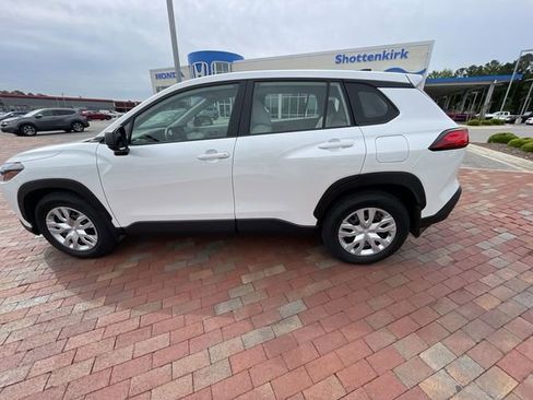Used 2023 Toyota Corolla Cross L FWD image 4