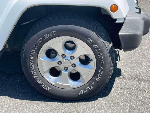 Used 2015 Jeep Wrangler Unlimited Sahara w/ Connectivity Group AWD/4WD image 9