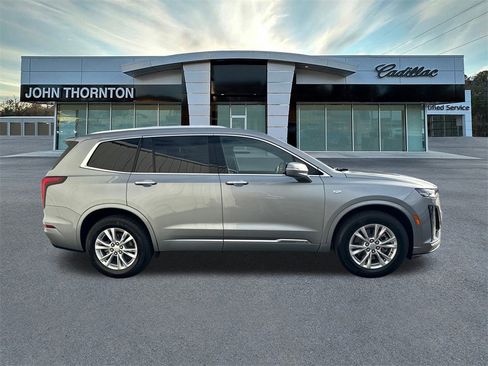 New 2025 Cadillac XT6 Luxury image 4
