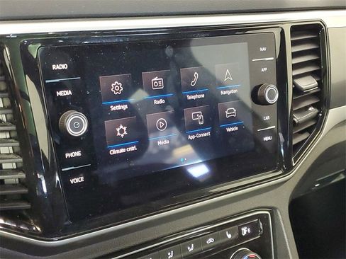 Used 2023 Volkswagen Atlas Cross Sport SEL R-Line image 18