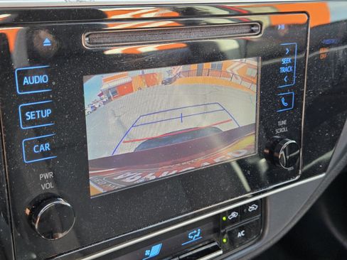Used 2018 Toyota Corolla LE FWD image 18