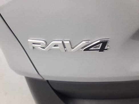 Used 2025 Toyota RAV4 XLE AWD/4WD image 12
