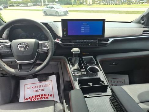Used 2025 Toyota Sienna XSE w/ XSE Plus Package FWD image 9