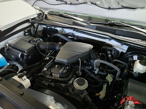 Used 2020 Toyota Tacoma SR image 37