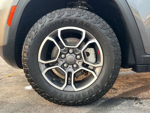 Used 2022 Jeep Grand Cherokee Trailhawk image 13