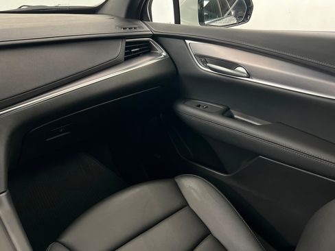 New 2025 Cadillac XT5 Luxury FWD image 11