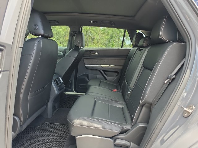 Used 2021 Volkswagen Atlas Cross Sport SE w/ Panoramic Sunroof Package FWD image 13