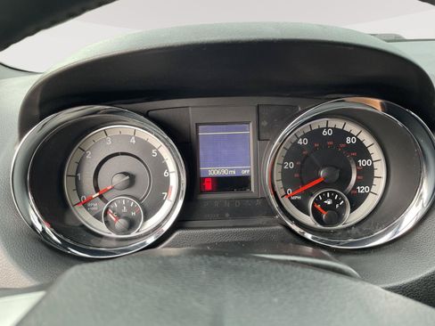 Used 2019 Dodge Grand Caravan GT FWD image 2