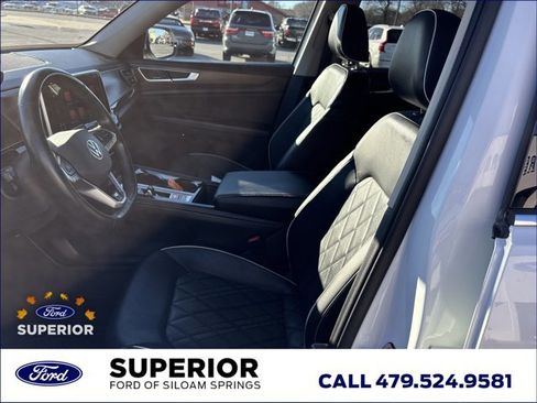 Used 2024 Volkswagen Atlas SEL Premium R-Line image 17