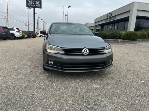 Used 2016 Volkswagen Jetta Sport image 3