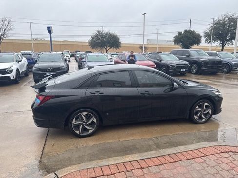 Certified 2023 Hyundai Elantra SEL w/ Convenience Package image 8