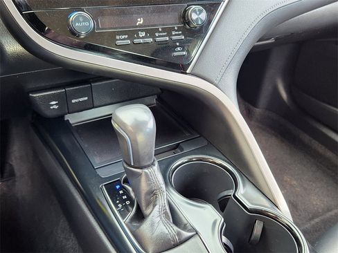 Used 2018 Toyota Camry SE image 21