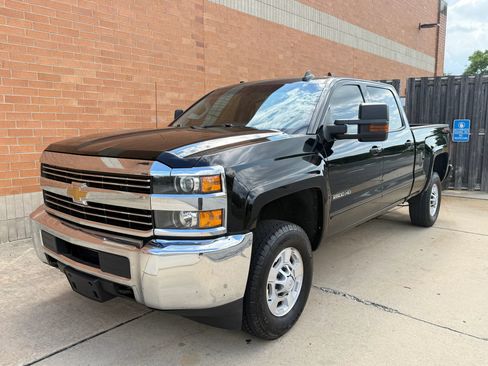 Used 2017 Chevrolet Silverado 2500 LT w/ LT Fleet Plus Package AWD/4WD image 3