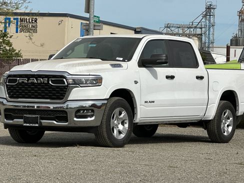 New 2026 RAM 1500 4x4 Crew Cab image 7
