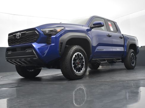 Used 2025 Toyota Tacoma TRD Off-Road image 35