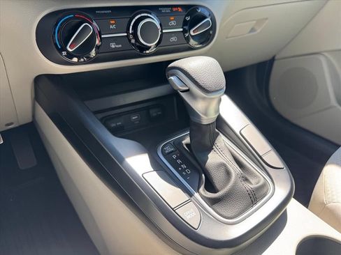 Certified 2025 Kia Soul LX FWD image 19
