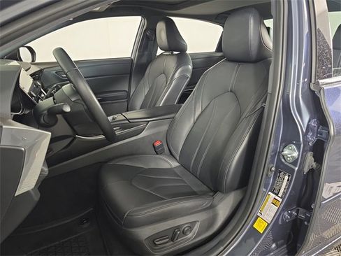 Used 2022 Toyota Avalon XLE image 16