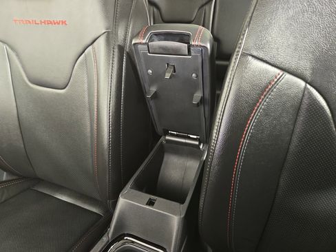 Used 2022 Jeep Compass Trailhawk w/ Trailhawk Elite Group image 29