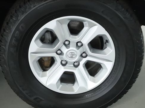 Certified 2023 Toyota 4Runner SR5 Premium w/ Moonroof Package AWD/4WD image 10