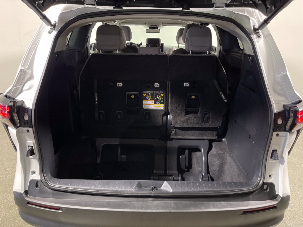 Certified 2026 Toyota Sienna LE FWD image 10