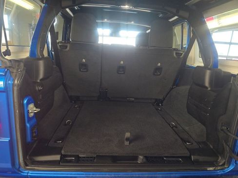 Used 2025 Jeep Wrangler Unlimited Rubicon image 9