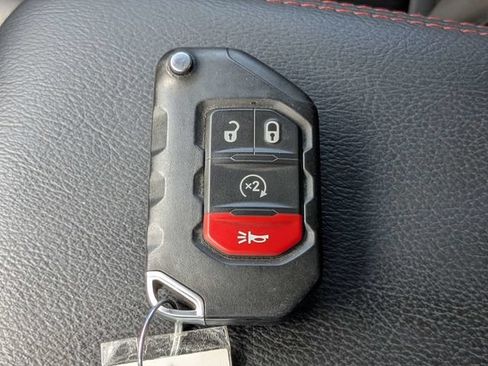 Used 2024 Jeep Gladiator Rubicon AWD/4WD image 32