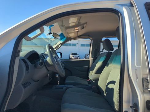 Used 2015 Nissan Frontier SV image 12