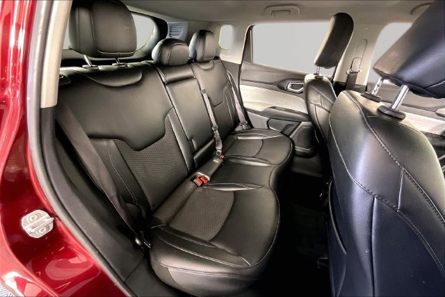 Used 2022 Jeep Compass Latitude w/ Mopar Graphics Package FWD image 20