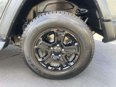 Used 2018 Jeep Wrangler Unlimited Sport S AWD/4WD image 28