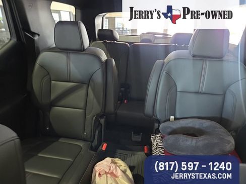 Used 2023 Chevrolet Traverse RS FWD image 14